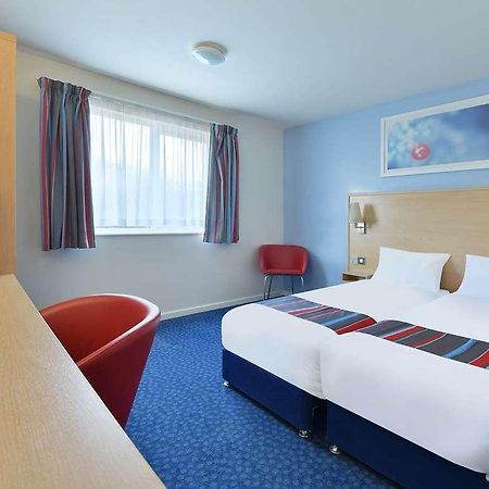 Travelodge Басилдон Номер фото