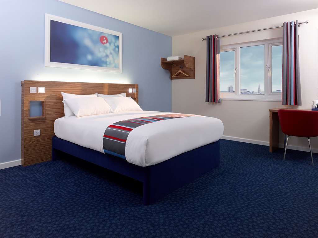 Travelodge Басилдон Номер фото