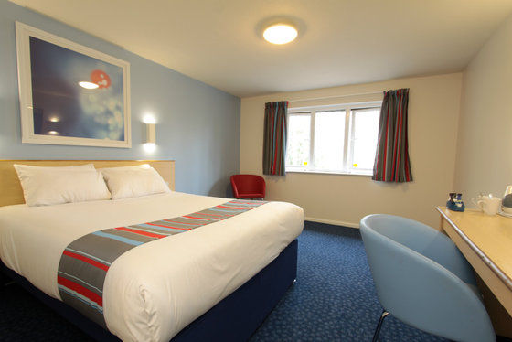 Travelodge Басилдон Номер фото