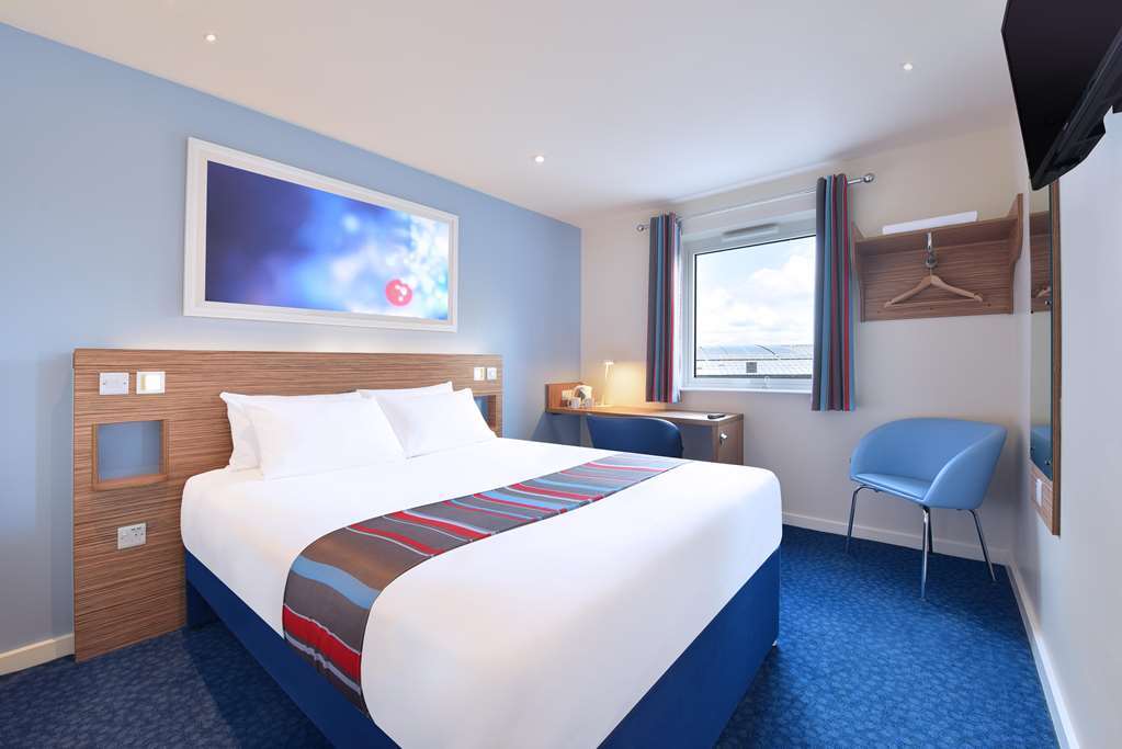 Travelodge Басилдон Номер фото
