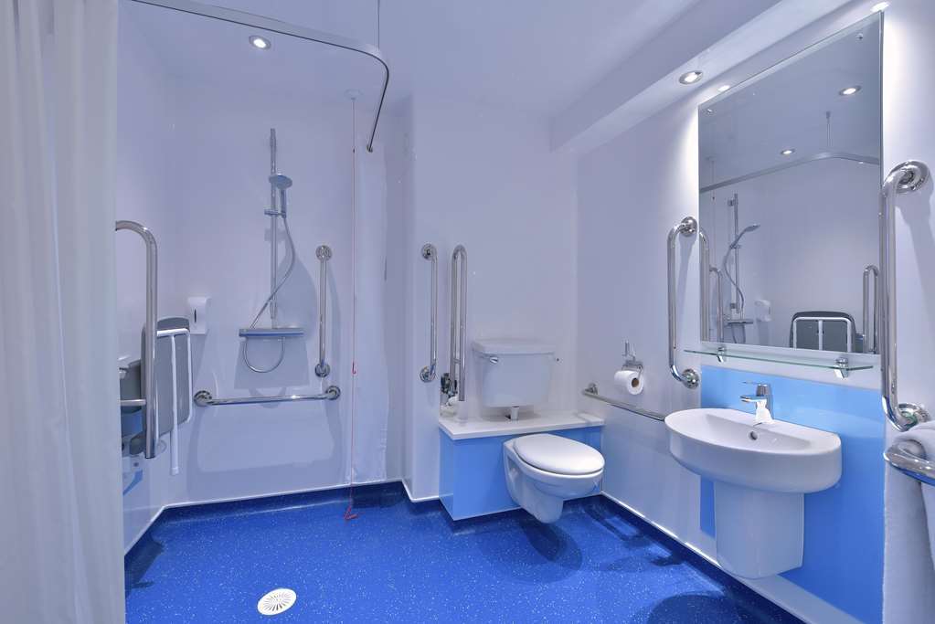 Travelodge Басилдон Номер фото